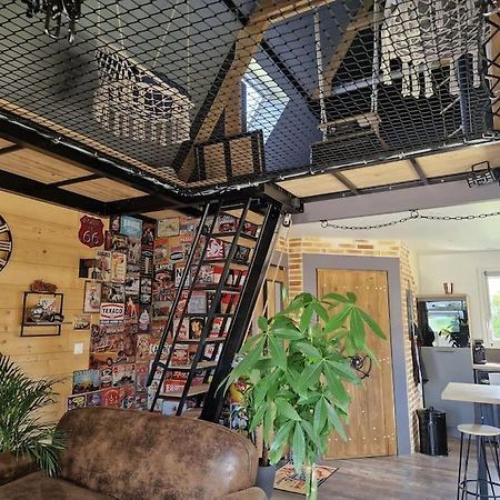 Chalet Industriel Avec Filet Et Spa Sorigny Екстериор снимка