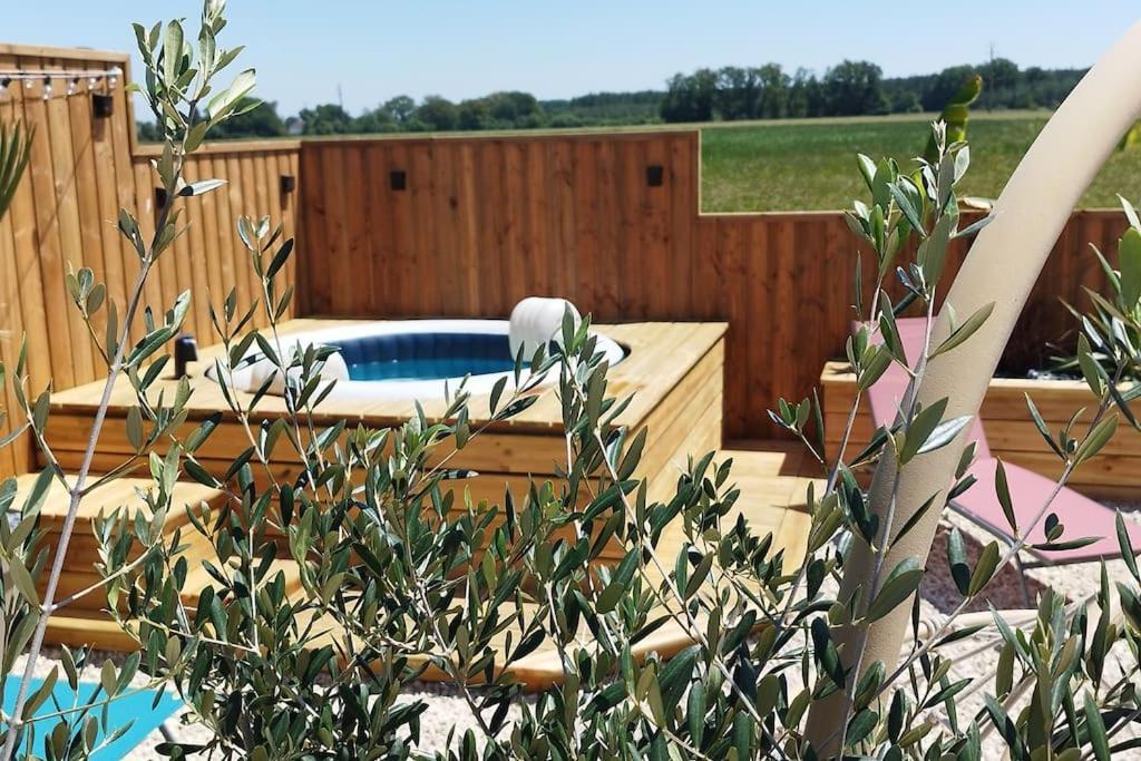 Chalet Industriel Avec Filet Et Spa Sorigny Екстериор снимка