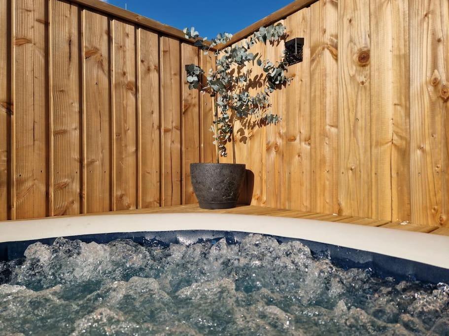 Chalet Industriel Avec Filet Et Spa Sorigny Екстериор снимка