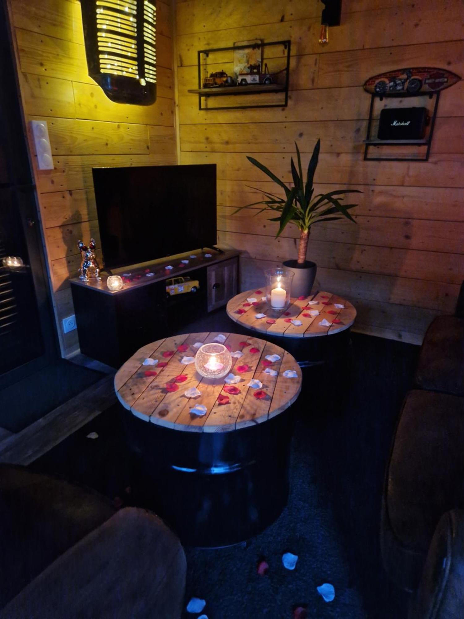 Chalet Industriel Avec Filet Et Spa Sorigny Екстериор снимка